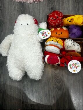 Bundle of Giggle Scape plushies nwt
